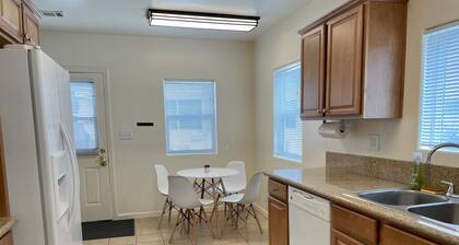 Family Fun in Normal Heights- Parking, Fenced Patio & Mins to Zoo/Beach/Downtown