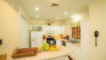 Apartment | 3 bilik tidur, seterika/papan seterika