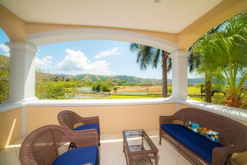 Colina 5D - 3 bdr 2 Bath Family