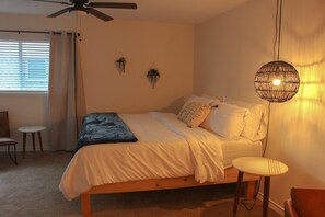 3 Schlafzimmer, Betten mit Memory-Foam-Matratzen, Schreibtisch