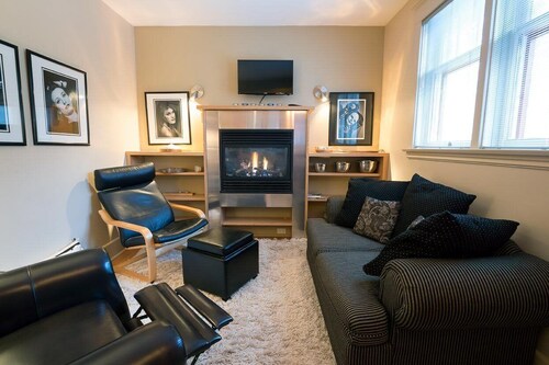 Waterford Executive Suites, Privacy and Comfort, edge of Downtown next to Trails