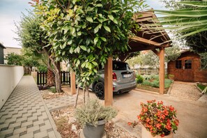Property grounds - 1st Floor Modern & Clean Apartment in Zadar / Parking / Terrace (Zadar)