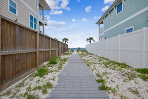 Property grounds - Summer Deals!! Walk to Beach! FREE Activities; -DOG Friendly (Panama City Beach)
