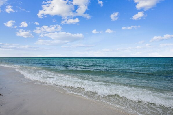 Beach nearby - Summer Deals!! Walk to Beach! FREE Activities; -DOG Friendly (Panama City Beach)