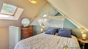 1 bedroom, iron/ironing board, free WiFi, bed sheets