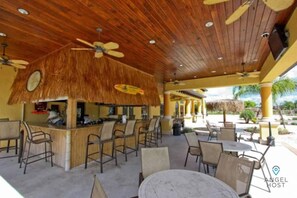 Bar (en la propiedad)