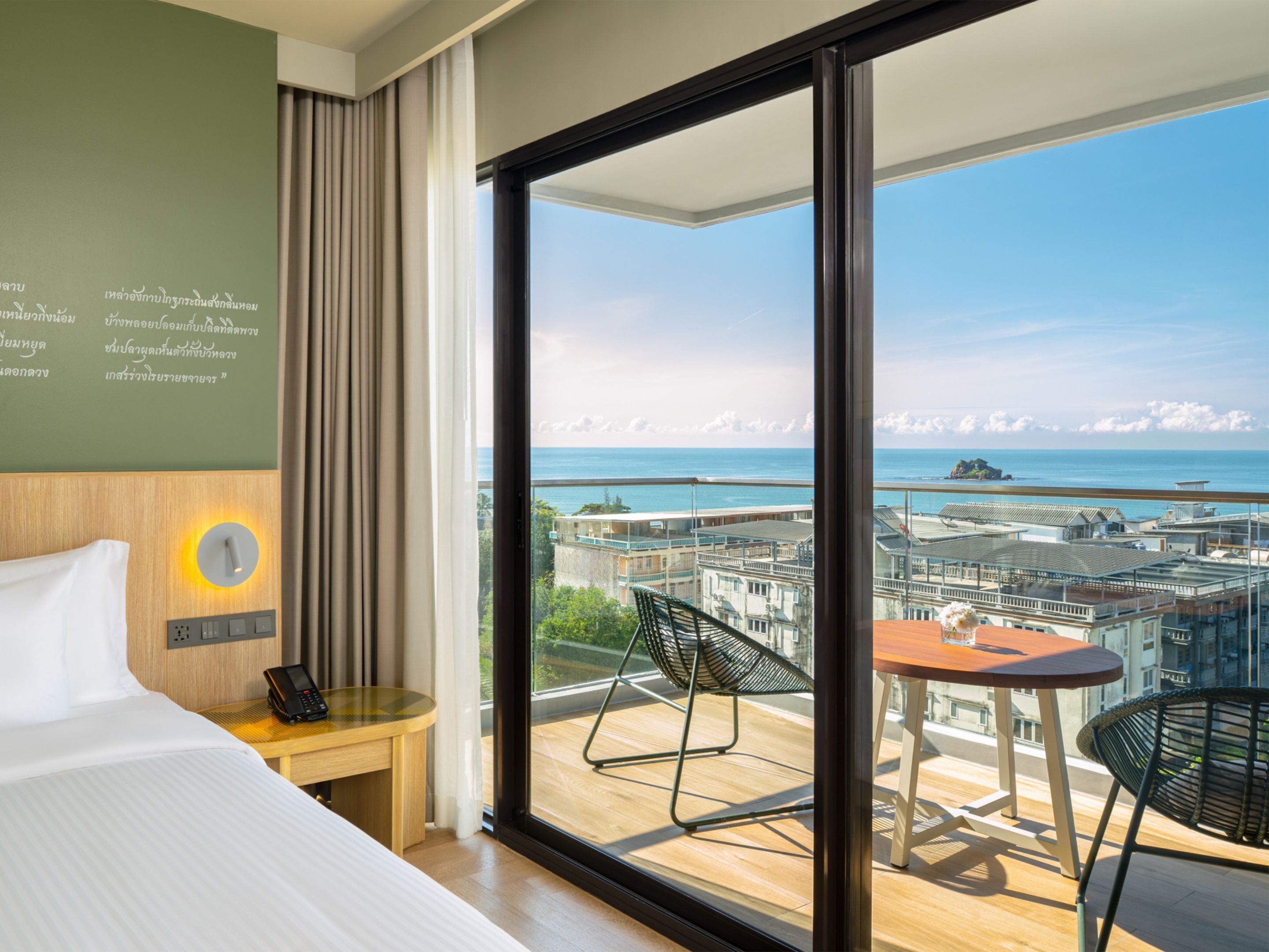 Phòng Suite Junior, 1 giường đôi, ban công, quang cảnh biển | Minibar, két bảo mật tại phòng, bàn, phòng cách âm 