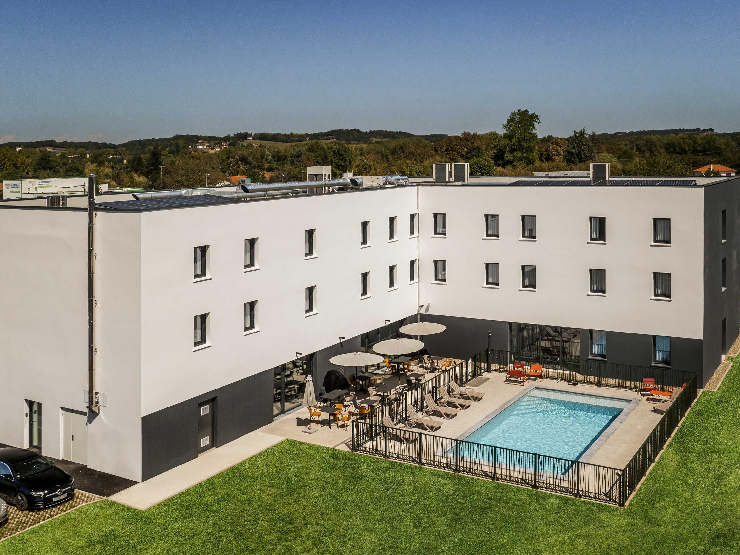 Seasonal outdoor pool