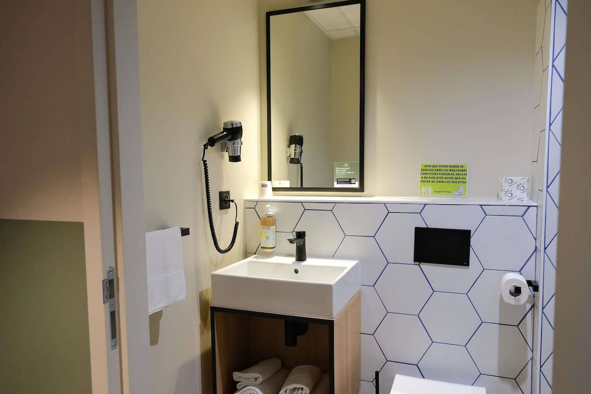 Chambre Familiale (for 4 people) | Bureau, rideaux occultants, chambres insonorisées, Wi-Fi gratuit