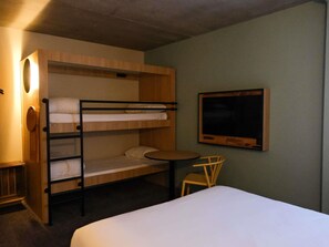 Habitació familiar (for 4 people) | Escriptori, cortines opaques i habitacions insonoritzades 