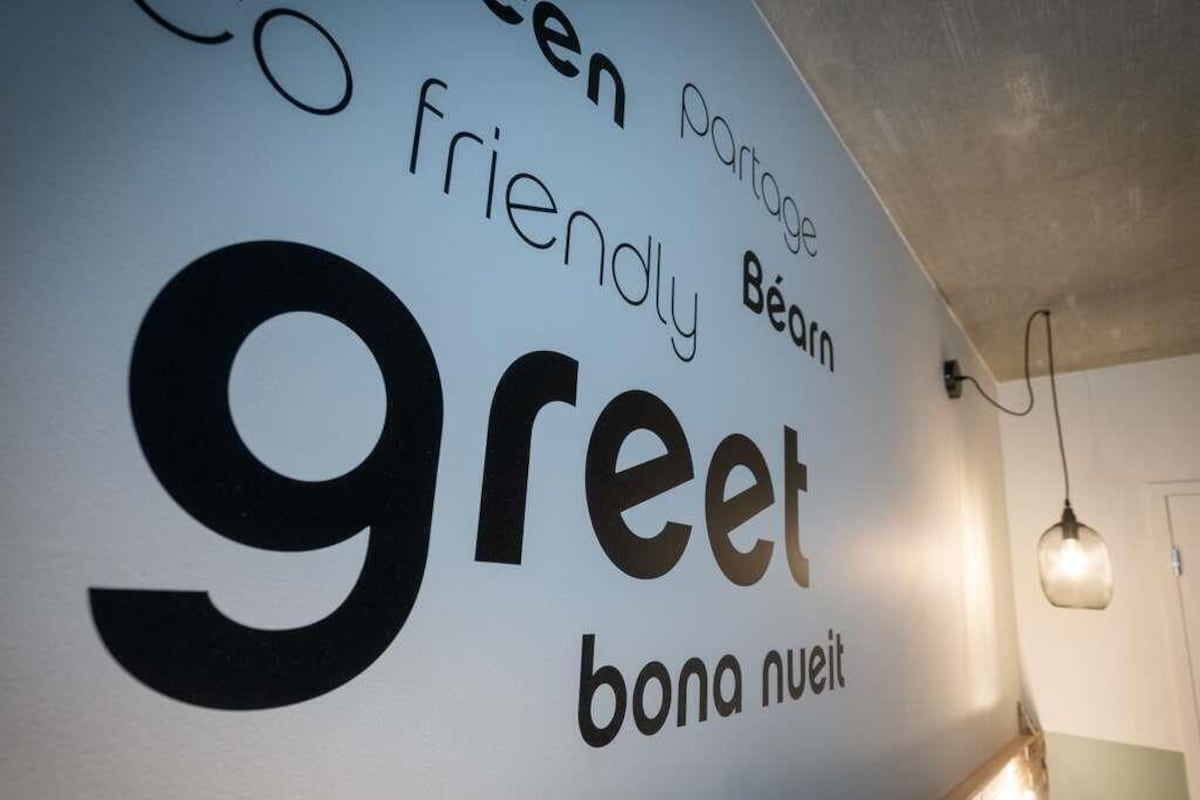 Tweepersoonskamer | Een bureau, verduisterende gordijnen, geluiddichte muren, gratis wifi