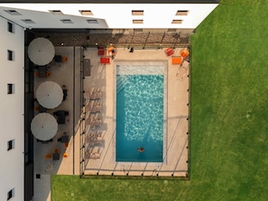 Alberca al aire libre por temporada