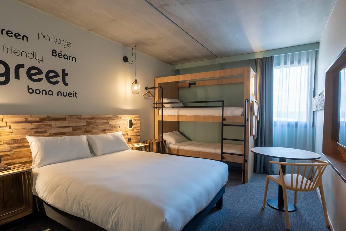 Bureau, rideaux occultants, chambres insonorisées, Wi-Fi gratuit