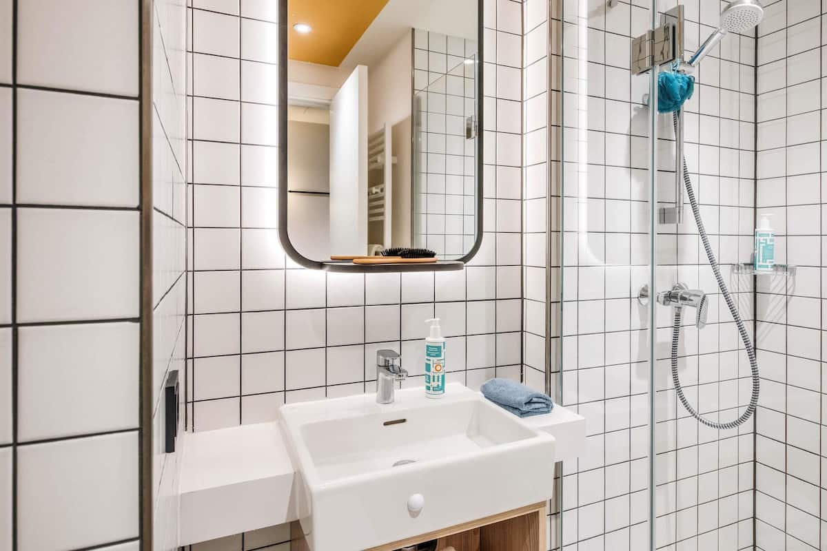 Biancheria da letto ipoallergenica, cassaforte in camera