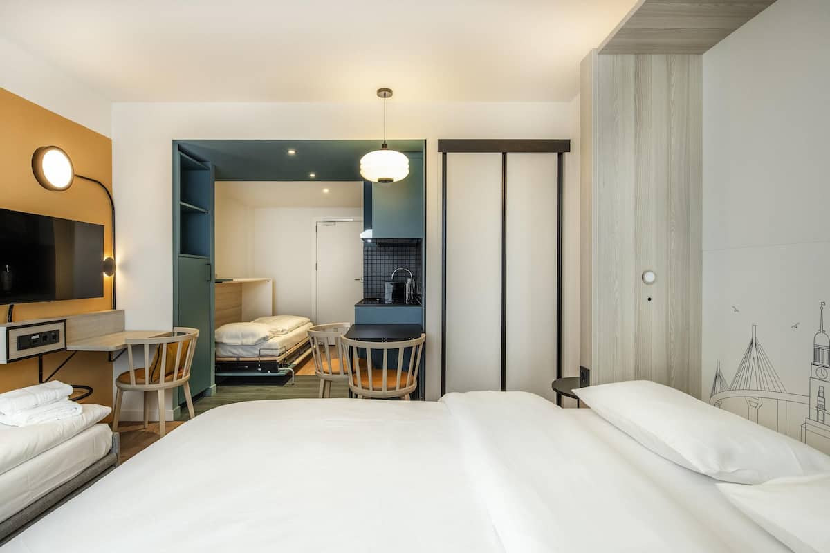 Monolocale familiare | Biancheria da letto ipoallergenica, cassaforte in camera
