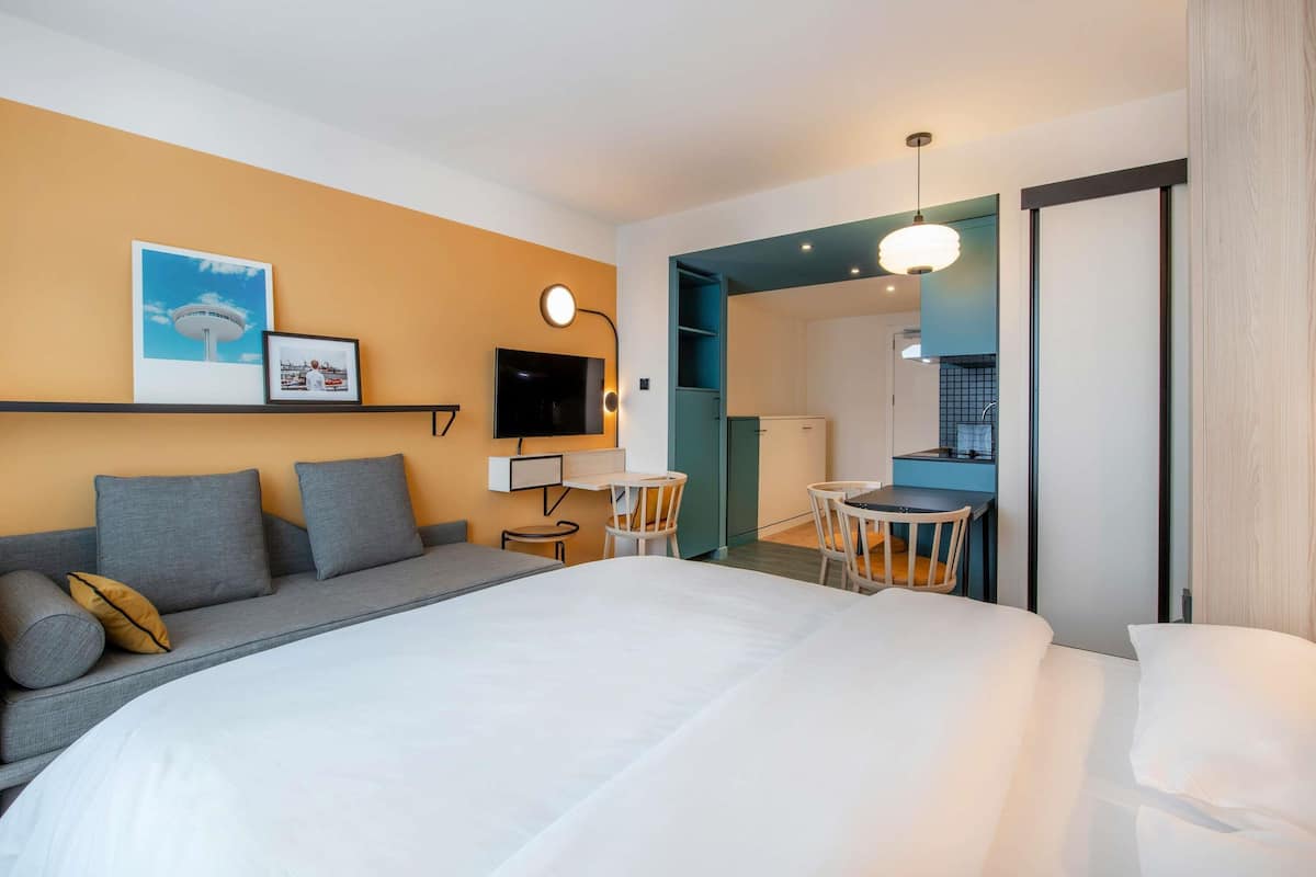 Monolocale familiare | Biancheria da letto ipoallergenica, cassaforte in camera