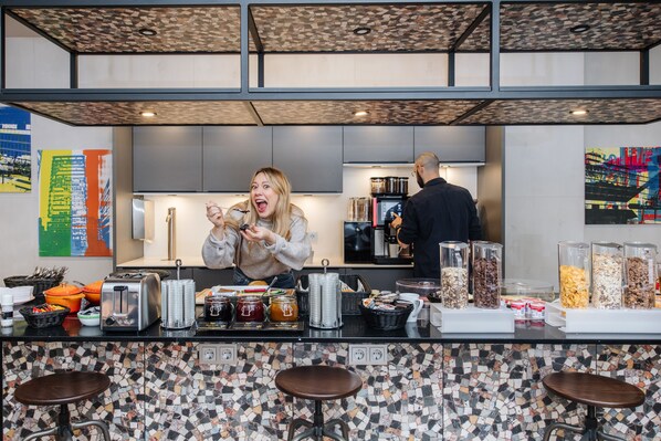 Daily continental breakfast (EUR 18 per person)