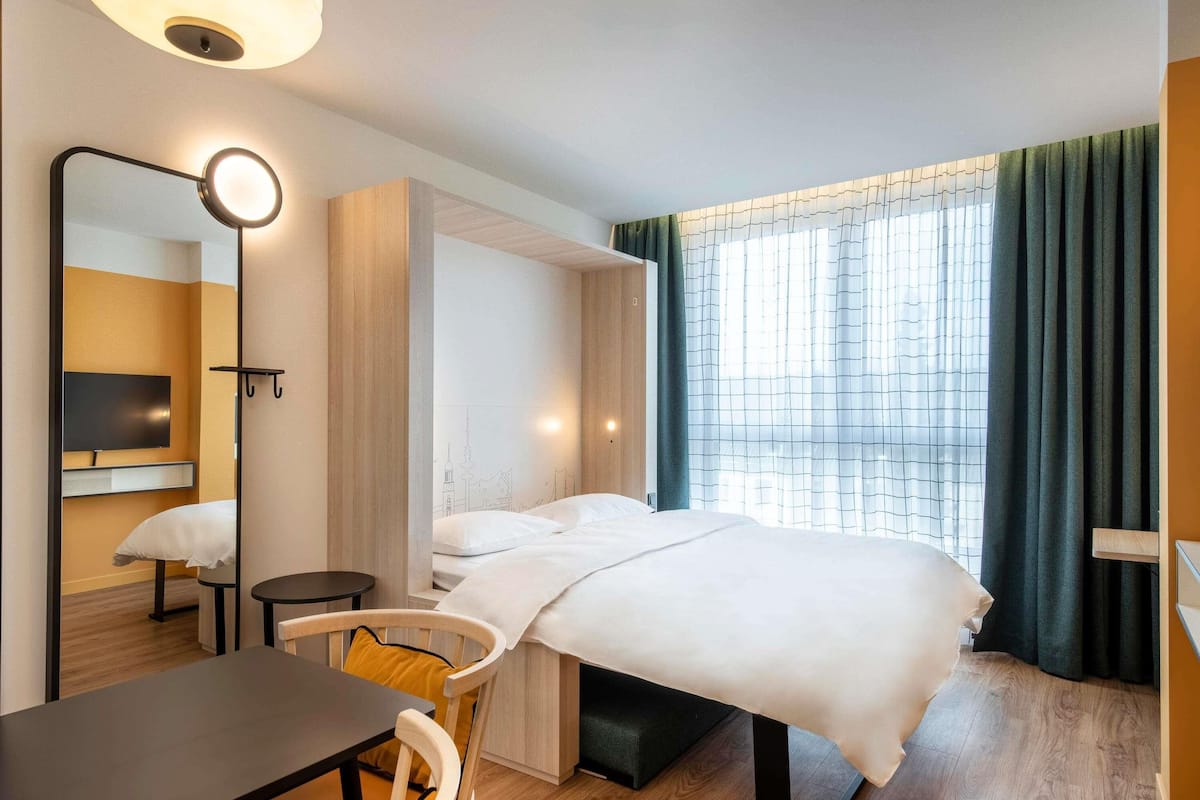 Superior Studio, 1 Double Bed | Hypo-allergenic bedding, in-room safe, laptop workspace