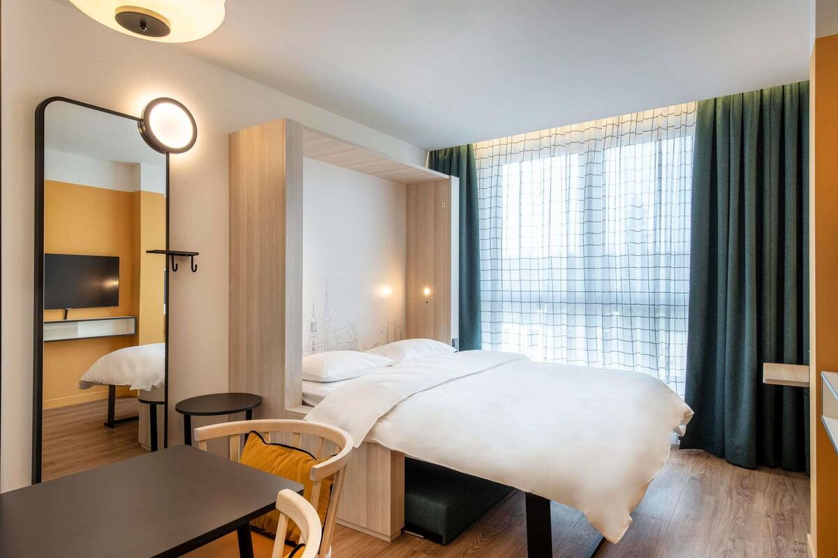 Superior Studio, 1 Double Bed | Hypo-allergenic bedding, in-room safe, laptop workspace