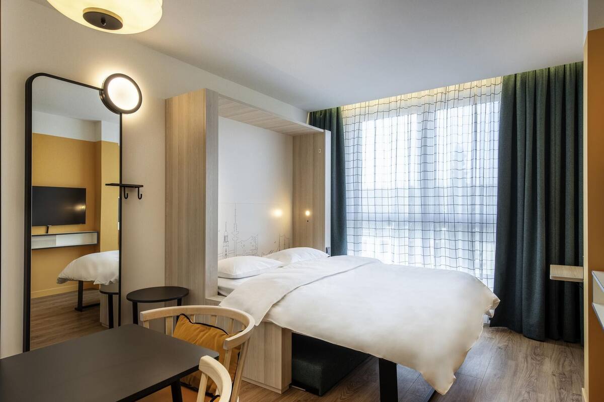Superior Studio, 1 Double Bed | Hypo-allergenic bedding available, in-room safe, laptop workspace