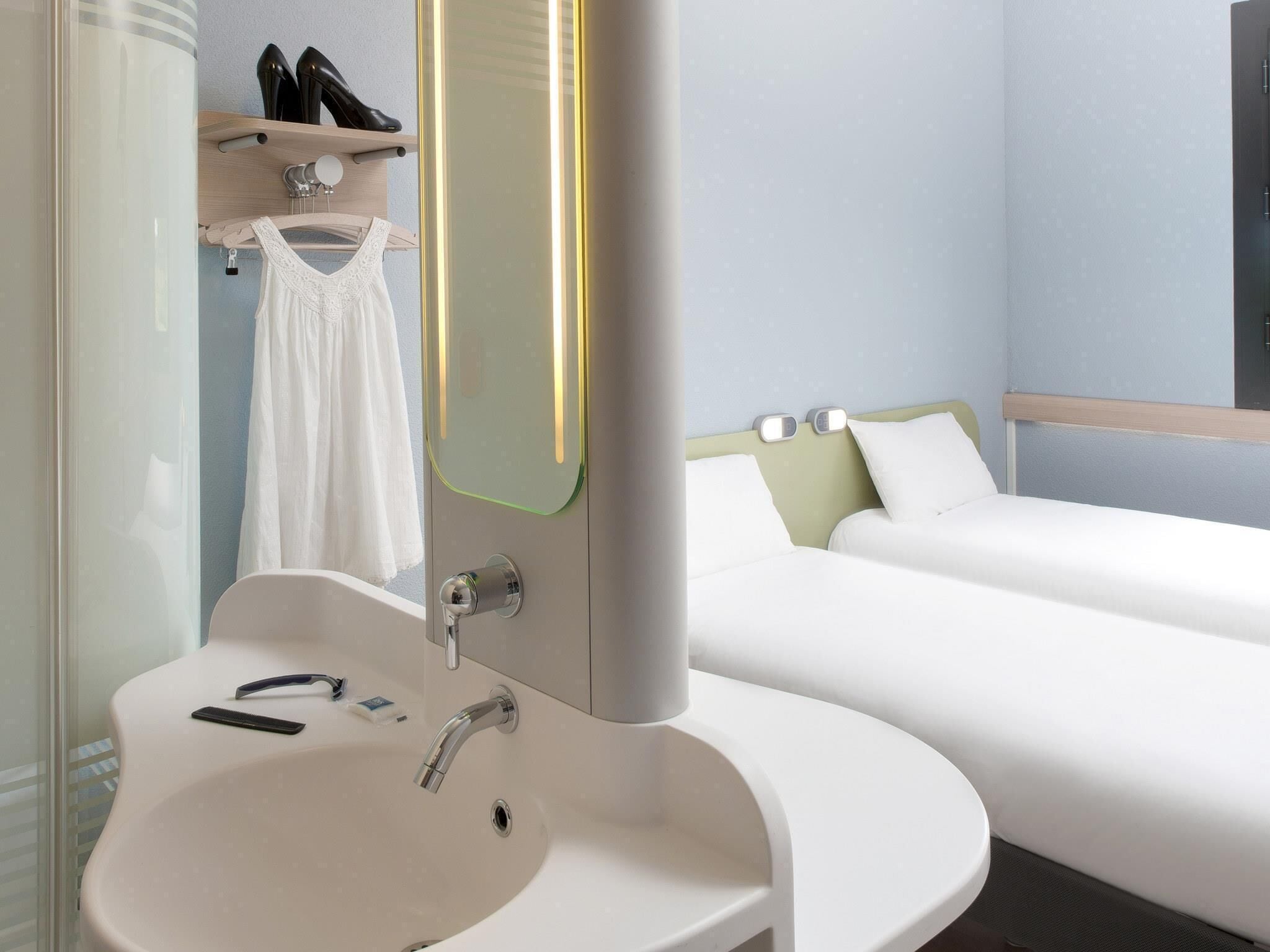 Zweibettzimmer, 2 Einzelbetten | Schreibtisch, Verdunkelungsvorhänge, schallisolierte Zimmer
