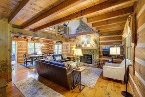 TV, fireplace, table tennis - Acre Ridge Cabin in Brown County (Nineveh)
