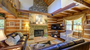 TV, fireplace, ping pong, books