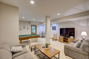 TV, fireplace, ping pong