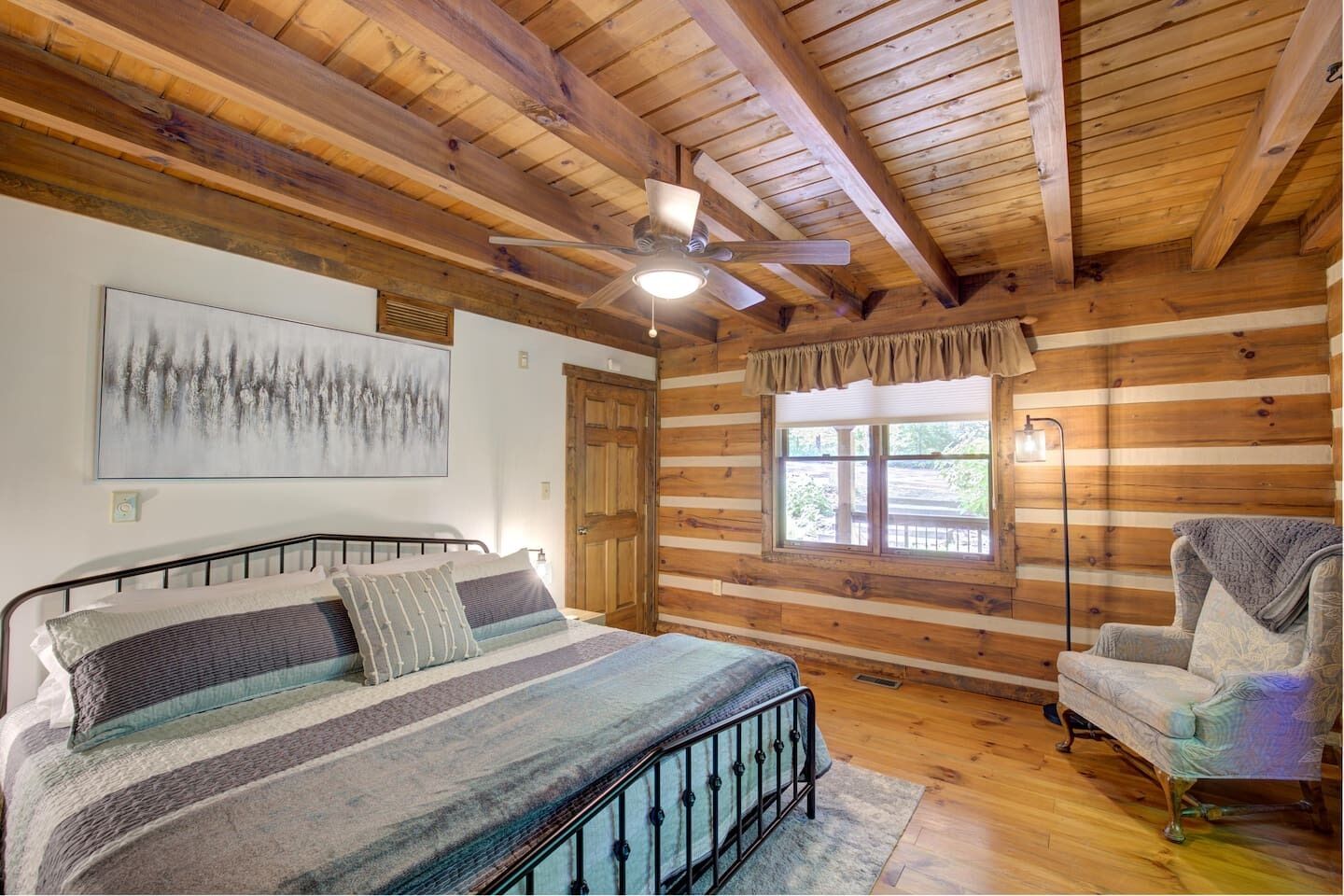 3 bedrooms, desk, iron/ironing board, WiFi