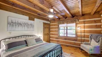 4 habitaciones, tabla de planchar con plancha, cuna de viaje y internet