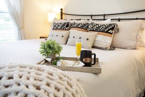 4 bedrooms, desk, iron/ironing board, travel cot