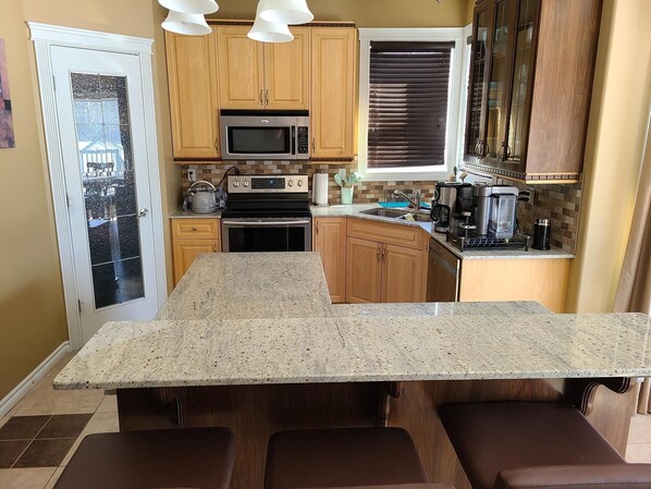 Fridge, microwave, oven, stovetop - Spacious Northern Retreat (Lac la Biche)