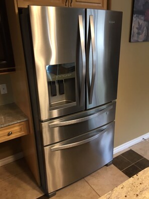 Interior - Spacious Northern Retreat (Lac la Biche)