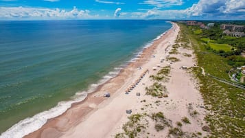 Beach nearby, sun loungers, beach towels