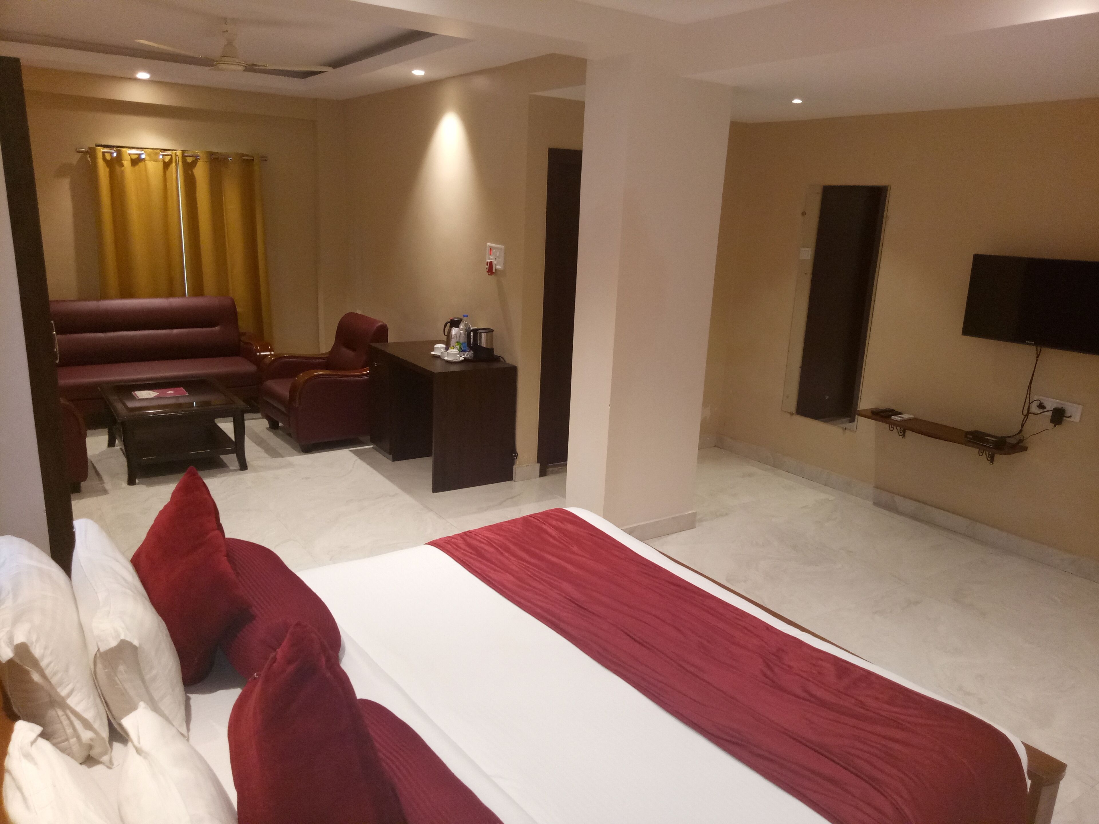 Habitación doble familiar | Tabla de planchar con plancha, wifi gratis y ropa de cama 