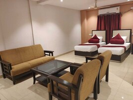 Executive Twin Bed Room | Iron/ironing board, free WiFi, bed sheets