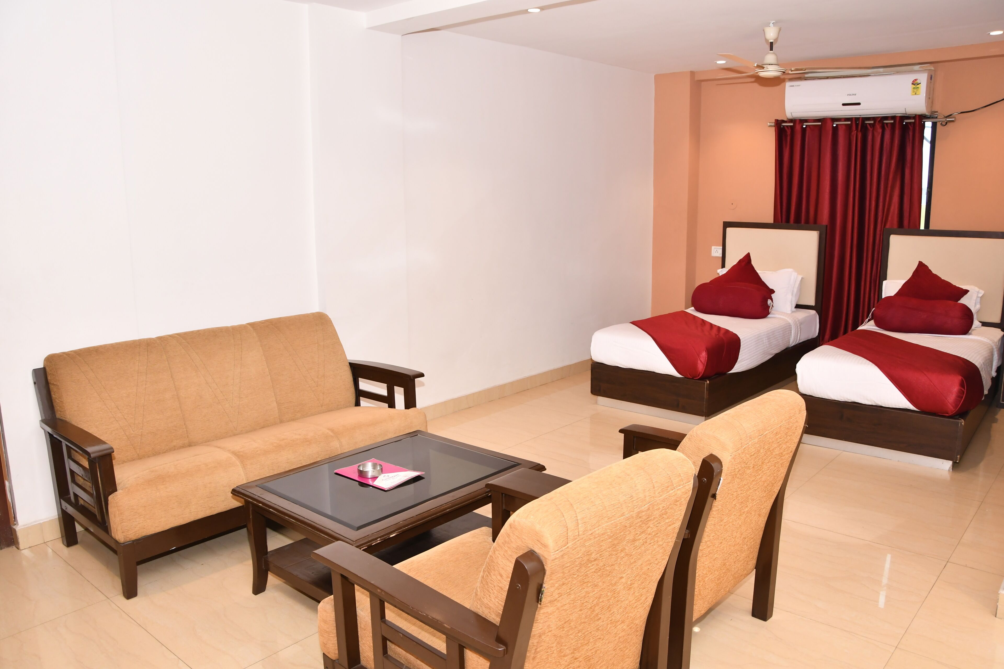 Executive Twin Room | Iron/ironing board, free WiFi, bed sheets