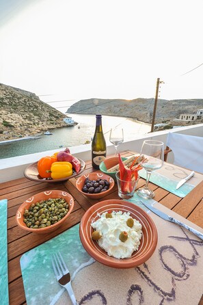 Outdoor dining - Harmony View Lux studio with stunning Sea Views (Cherronisos, Sifnos, Cyclades)