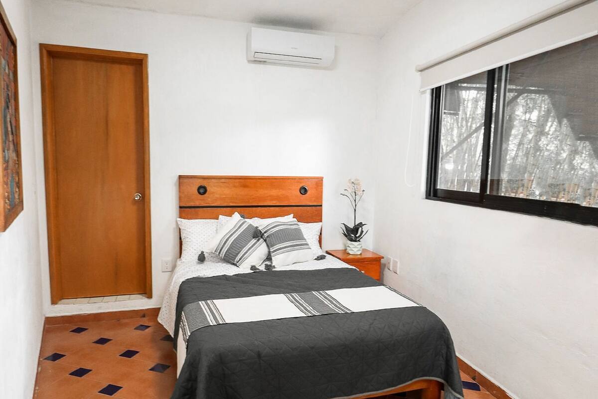 Standard Room | WiFi (free), bed sheets