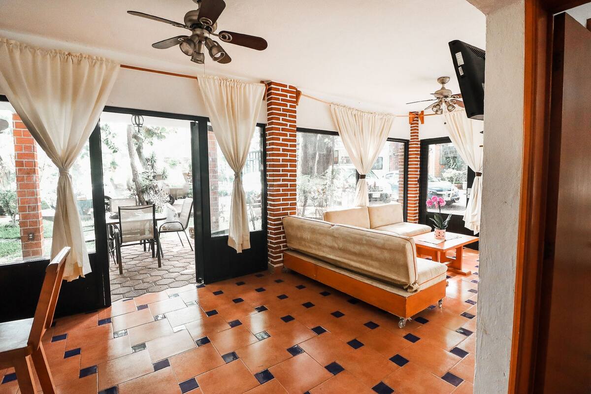 WiFi (free), bed sheets