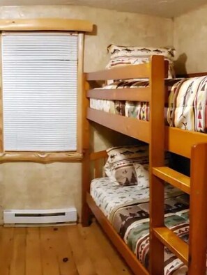 3 bedrooms, free WiFi, bed sheets