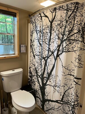 Combined shower/bathtub, towels, toilet paper