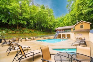 Pool - Family Friendly near Dollywood -Hot Tub - Game Room (Pigeon Forge)