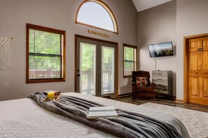 5 bedrooms, iron/ironing board, travel crib, WiFi