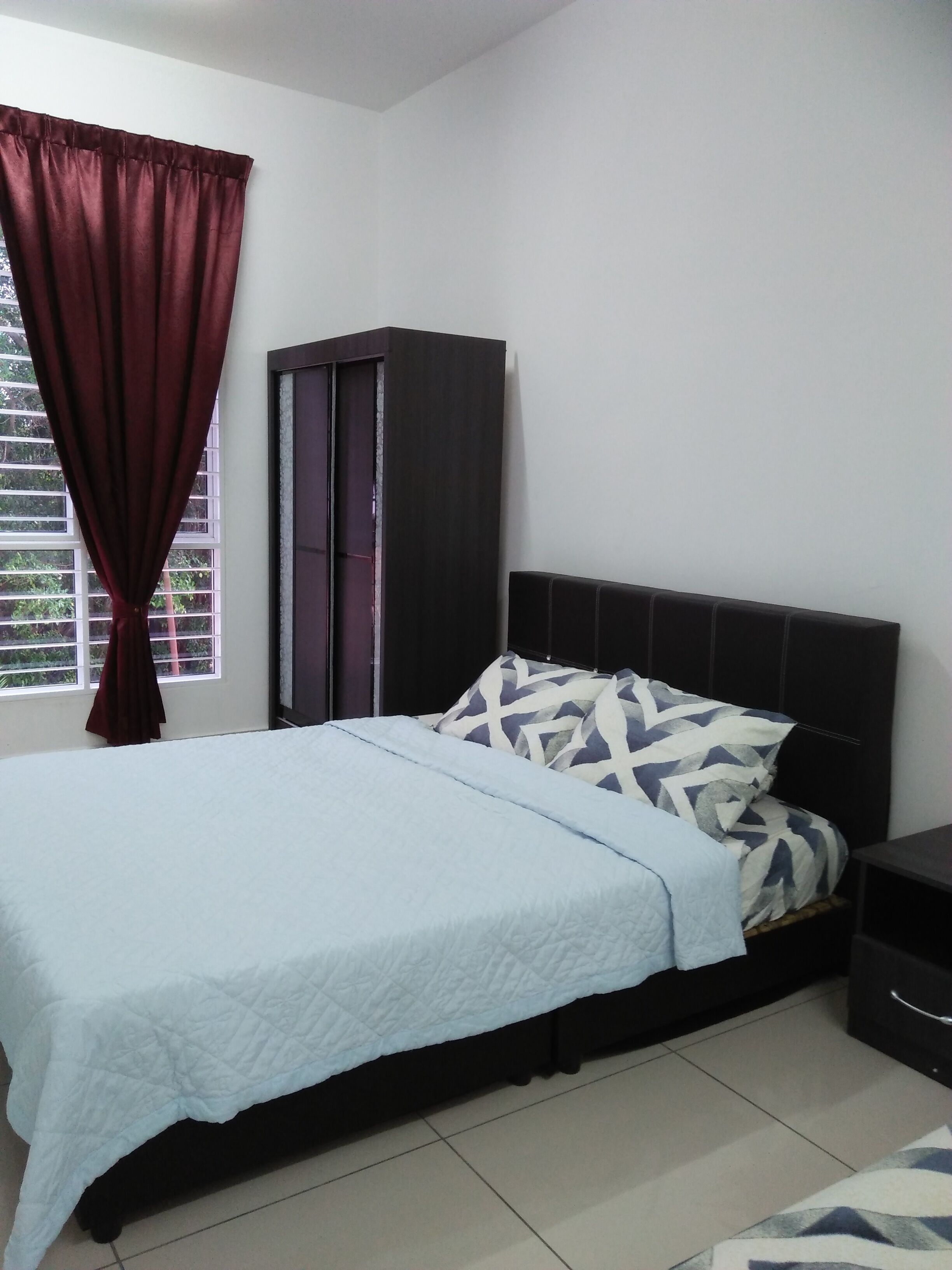 4 habitaciones, tabla de planchar con plancha y wifi gratis 