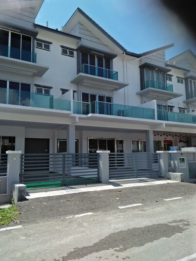 Coconut Homestay  Tanjong Karang. 10 minite to Sekinchan and Kuala Selangor .