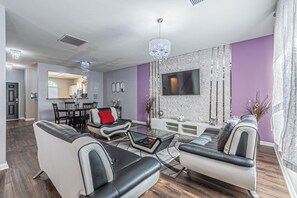 Smart TV, printers - DFW Perfect Home with Garage Parking, Gated Yard,Business Amenities,Arcade game! (Dallas)