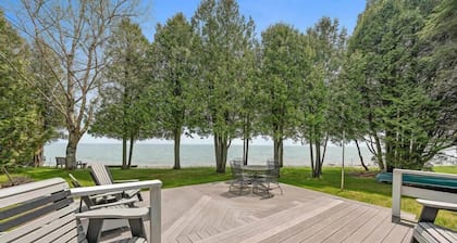 Secluded Lakefront Adventure Cabin