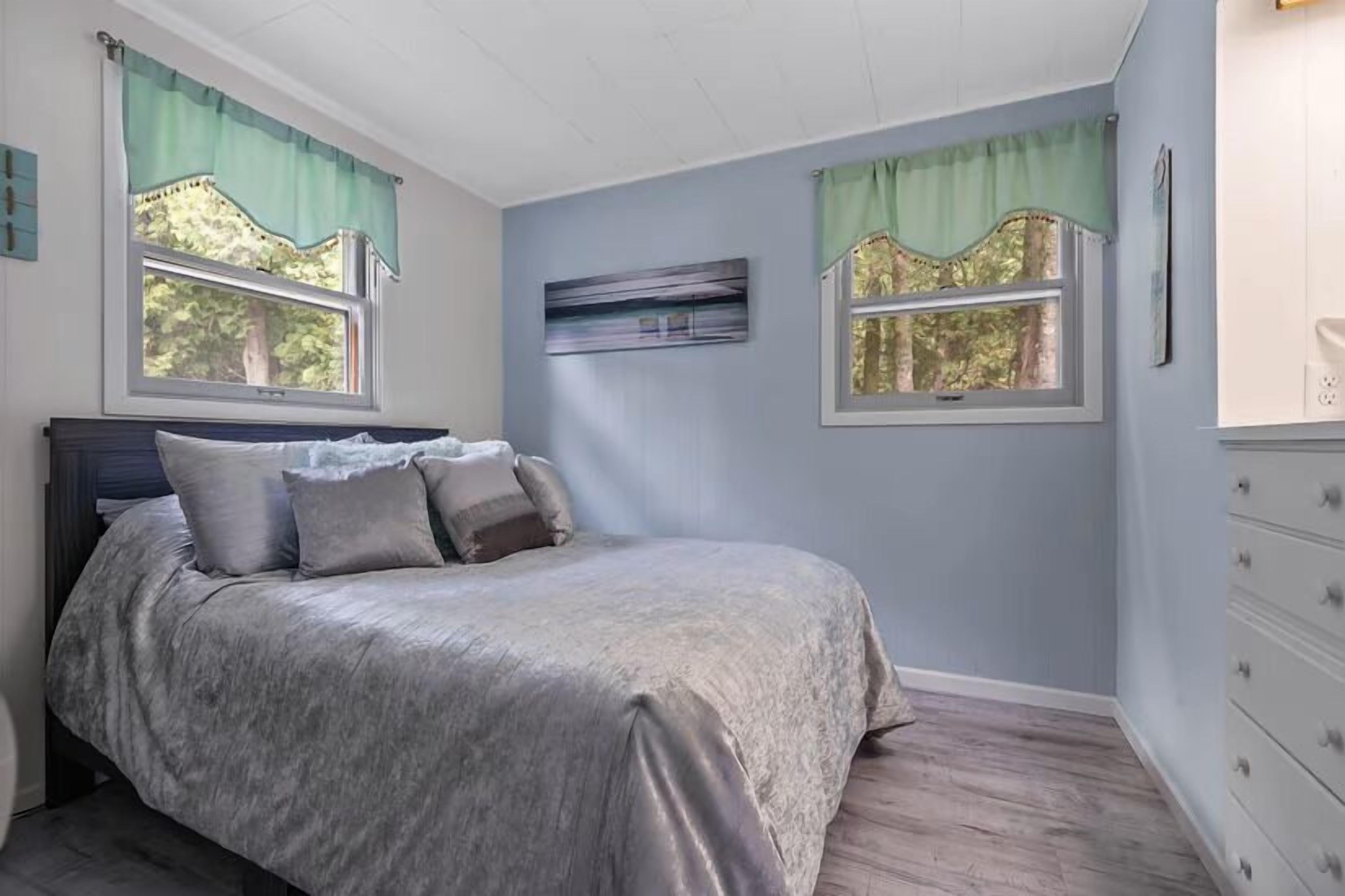 2 bedrooms, iron/ironing board, travel crib, free WiFi