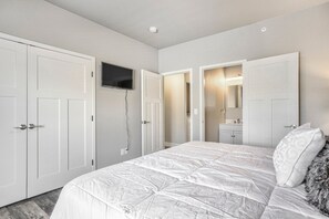 3 Schlafzimmer, Schreibtisch, Bügeleisen/Bügelbrett, WLAN